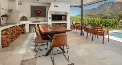 Family Villa in the Heart of the Hemel en Aarde Valley