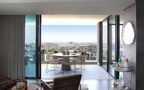 House - Luxury Green Point Penthouse With Ocean Views (Cape Town)