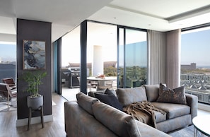 House - Luxury Green Point Penthouse With Ocean Views (Cape Town)