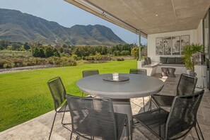 House | 2 bedrooms - Private Villa in the Heart of the Hemel en Aarde (Hermanus)