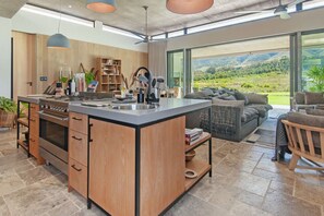 House | 2 bedrooms - Private Villa in the Heart of the Hemel en Aarde (Hermanus)