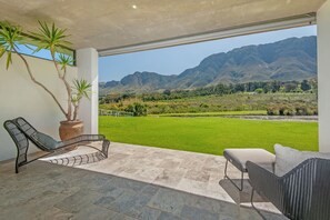 House | 2 bedrooms - Private Villa in the Heart of the Hemel en Aarde (Hermanus)