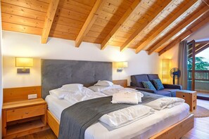 WiFi, bed sheets - Room 'Superior Doppelzimmer' with Mountain View, Shared Terrace and Wi-Fi (Tirol)