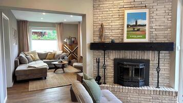 TV, fireplace, offices
