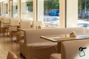 Free daily buffet breakfast - Hotiday Corfu Kanoni (Corfu)