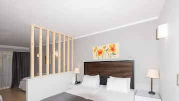 Doppel- oder Zweibettzimmer, Balkon, Bergblick | Minibar, Zimmersafe, kostenloses WLAN