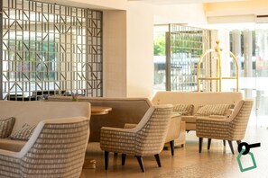 Lobby sitting area - Hotiday Corfu Kanoni (Corfu)