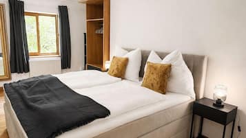 Desk, iron/ironing board, travel cot, WiFi