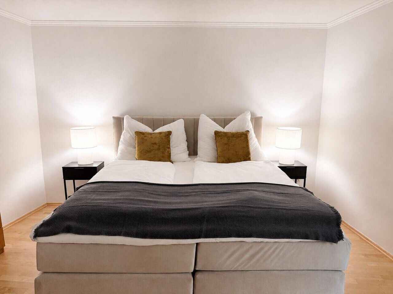 1 Schlafzimmer, Schreibtisch, Bügeleisen/Bügelbrett, Reisekinderbett