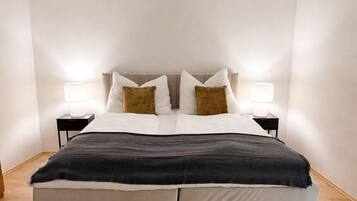 1 Schlafzimmer, Schreibtisch, Bügeleisen/Bügelbrett, Reisekinderbett