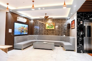 Lobby sitting area - Hotel B-M-R Near Assi Ghat (Varanasi)