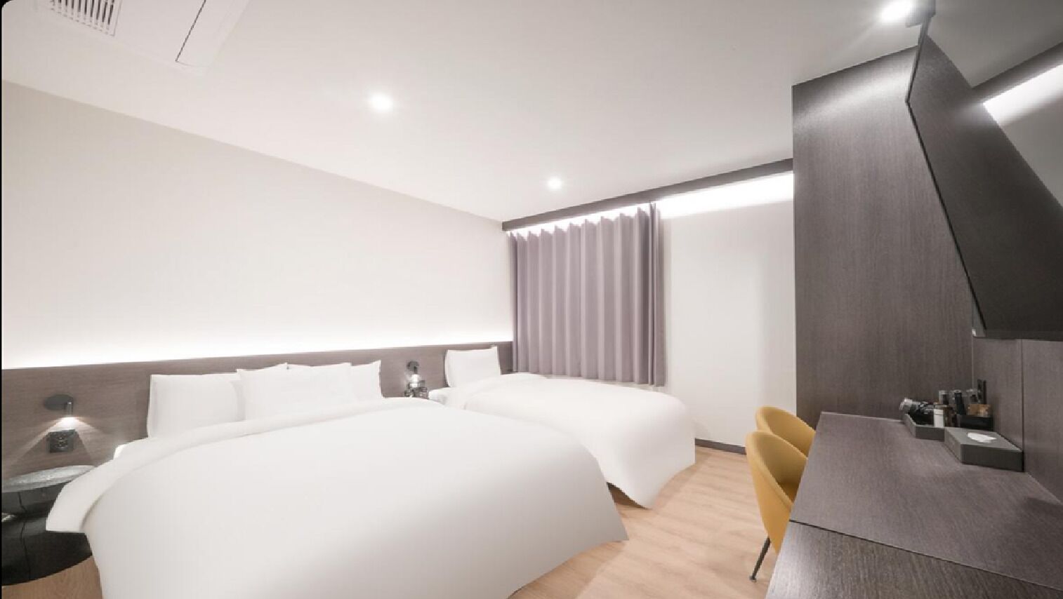 Comfort Twin Room, City View | Desk, laptop workspace, blackout curtains, soundproofing