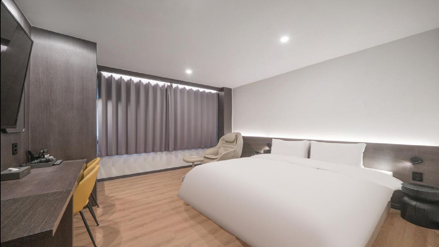 Premium Double Room, Park View | Desk, laptop workspace, blackout curtains, soundproofing