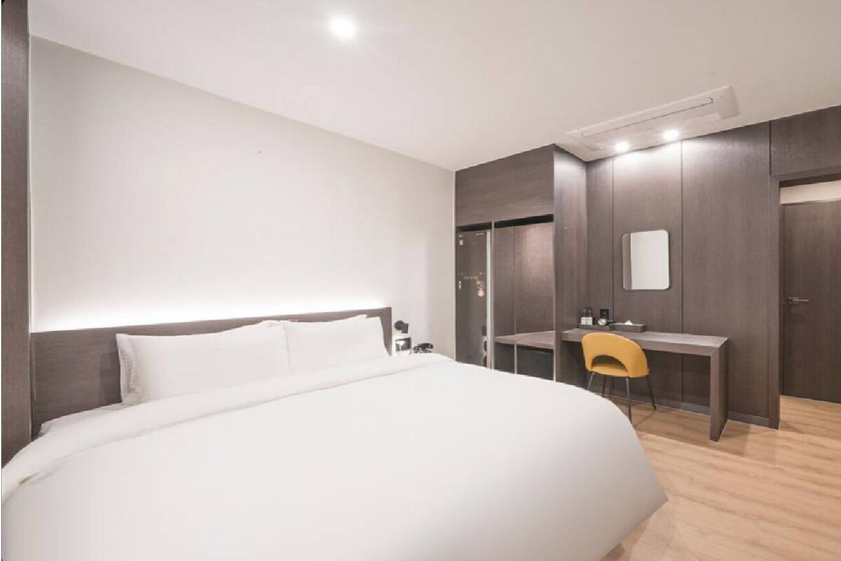 Standard Double Room, City View | Desk, laptop workspace, blackout drapes, soundproofing