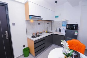 Appartement Classique, balcon, vue ville | Cuisine privée