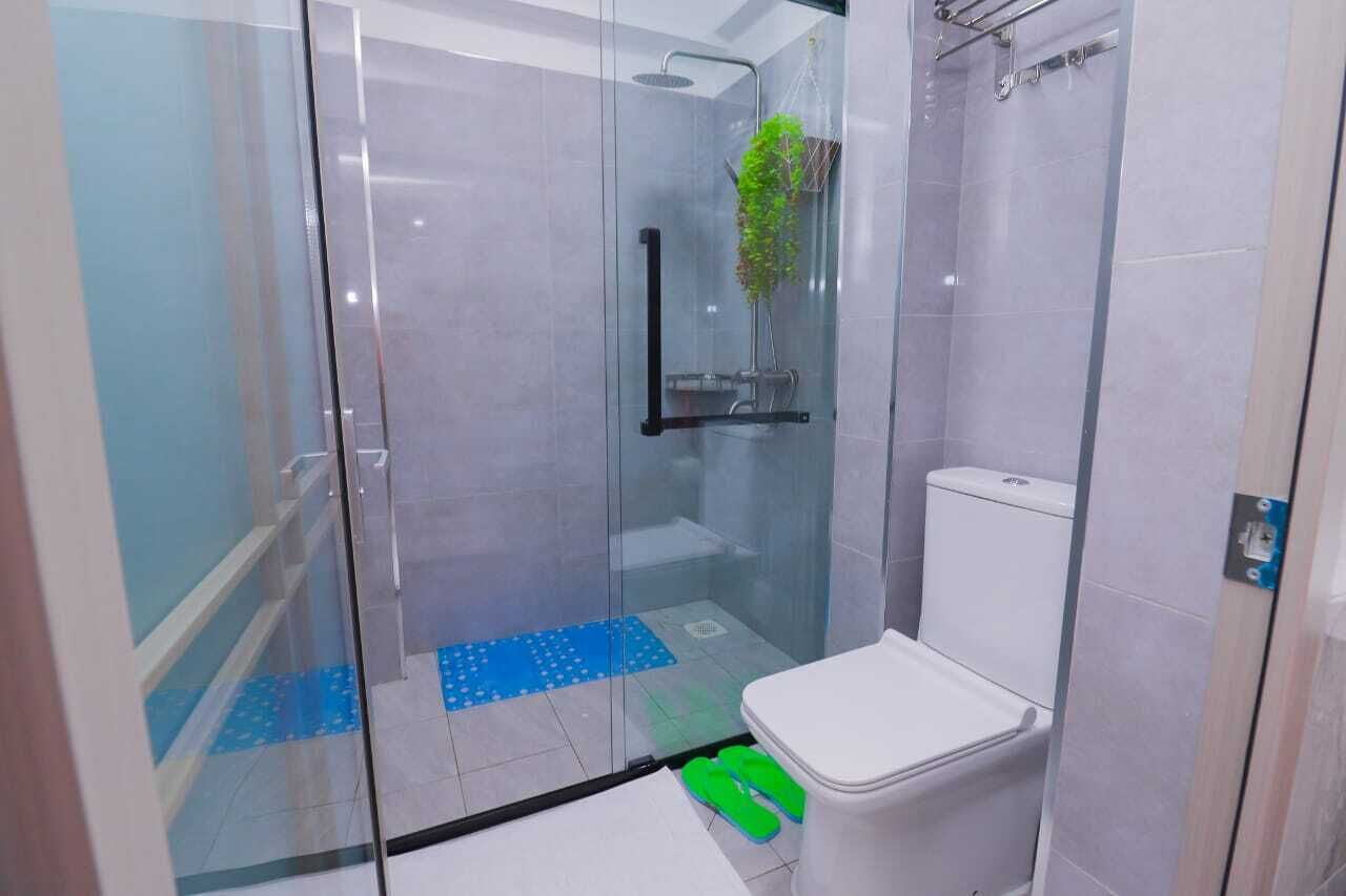 Classic Apartment, Balcony, City View | Bathroom | Shower, slippers, towels, soap
