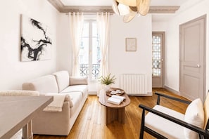 TV - Cosy apartment near Sacre-Coeur (Paris)