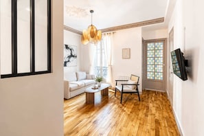 TV - Cosy apartment near Sacre-Coeur (Paris)
