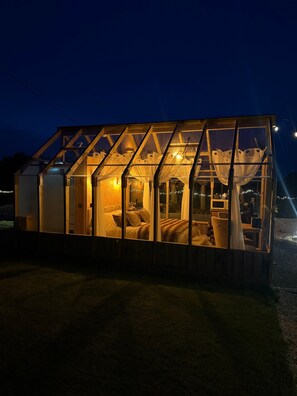 Exterior - Cottage 'La Verrière Du Cotentin' with Private Garden and Wi-Fi (Terre-et-Marais)