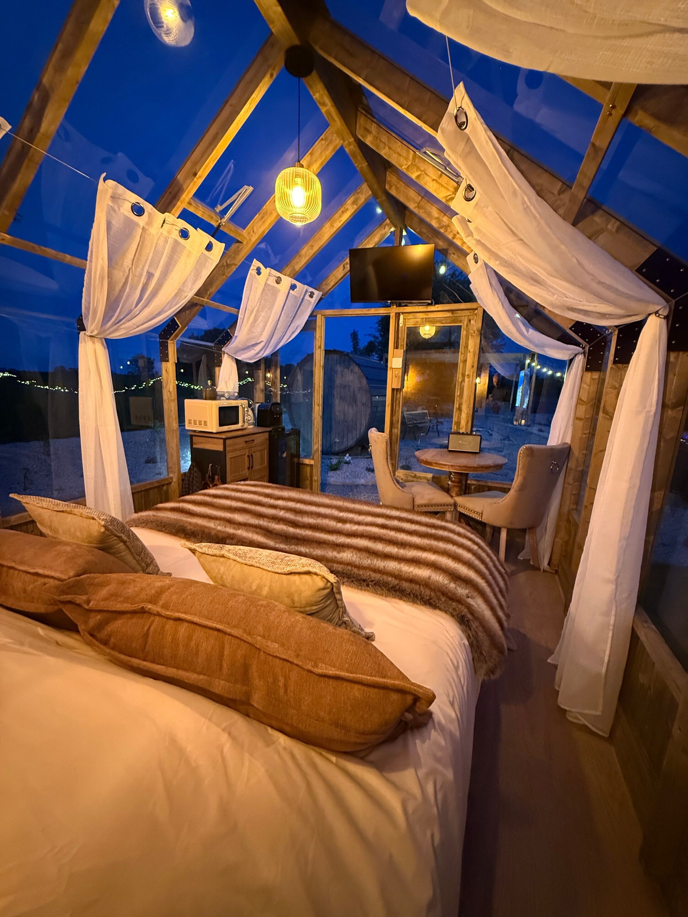 WiFi, bed sheets