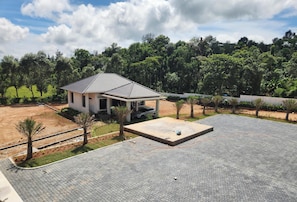 Property grounds - Jungle Lake Resort - Sakleshpur (Sakleshpur)