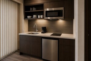 Chambre Supérieure | Cuisine privée | Réfrigérateur, micro-ondes, four, plaque de cuisson