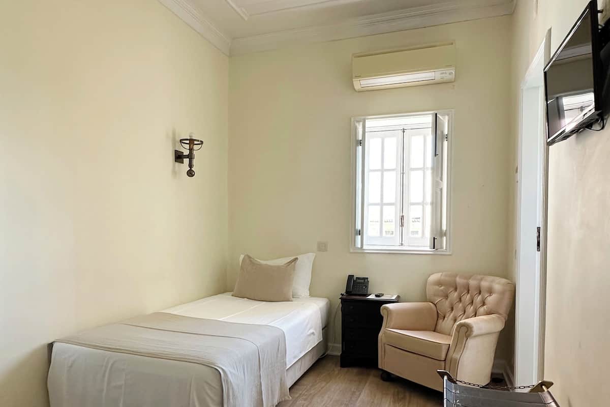 Classic Single Room | Desk, laptop workspace, iron/ironing board, WiFi (free)