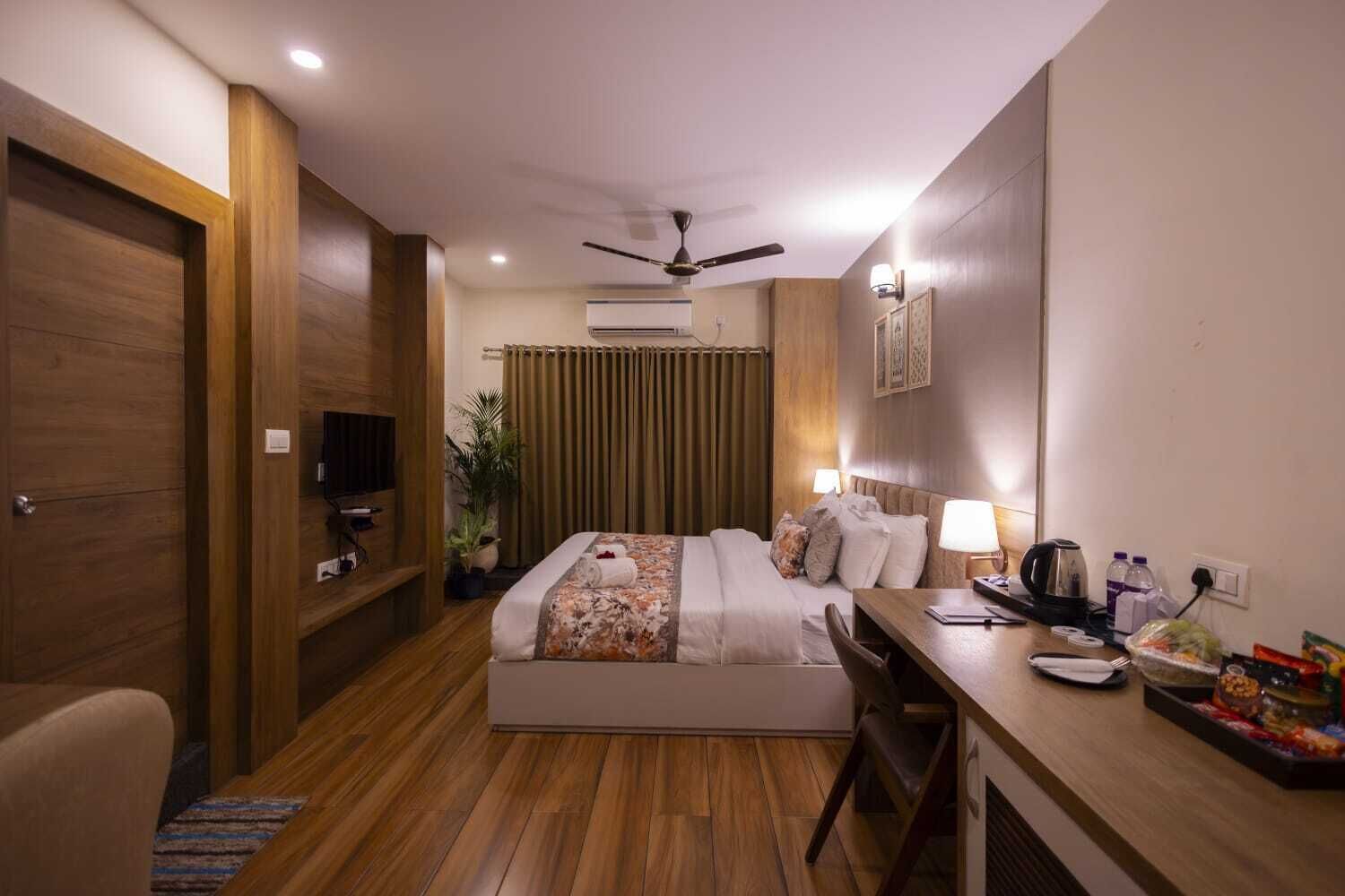 In-room safe, desk, blackout drapes, soundproofing