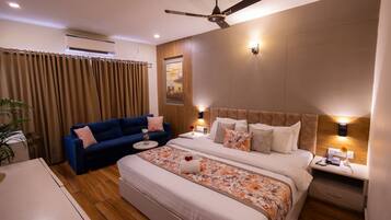 In-room safe, desk, blackout drapes, soundproofing