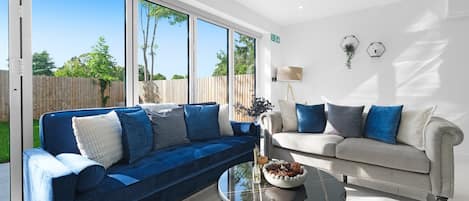 Family House, Patio | Living area | 42-inch Smart TV with digital channels, Netflix, streaming services