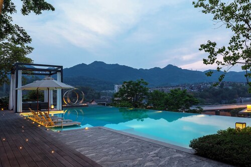 Sail Hotel