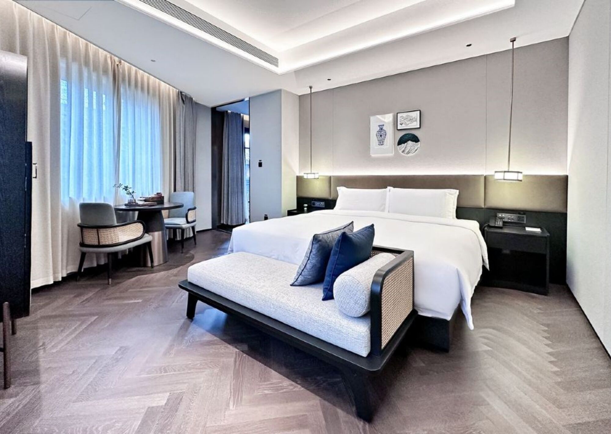 Quarto casal clássico, vista para a cidade | Cortinas blackout, ferros/tábuas de passar roupa, Wi-Fi de cortesia