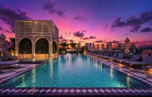 حمام سباحة