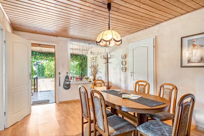 Holiday Home 'Bungalow an der Havel' with Private Terrace and Garden