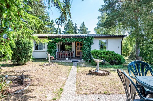 Holiday Home 'Bungalow an der Havel' with Private Terrace and Garden