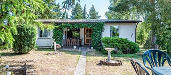 Holiday Home 'Bungalow an der Havel' with Private Terrace and Garden