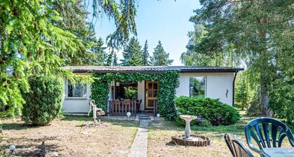 Holiday Home 'Bungalow an der Havel' with Private Terrace and Garden