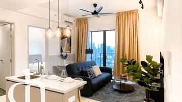 Deluxe 2 Bedroom 2 Bathroom | Living area