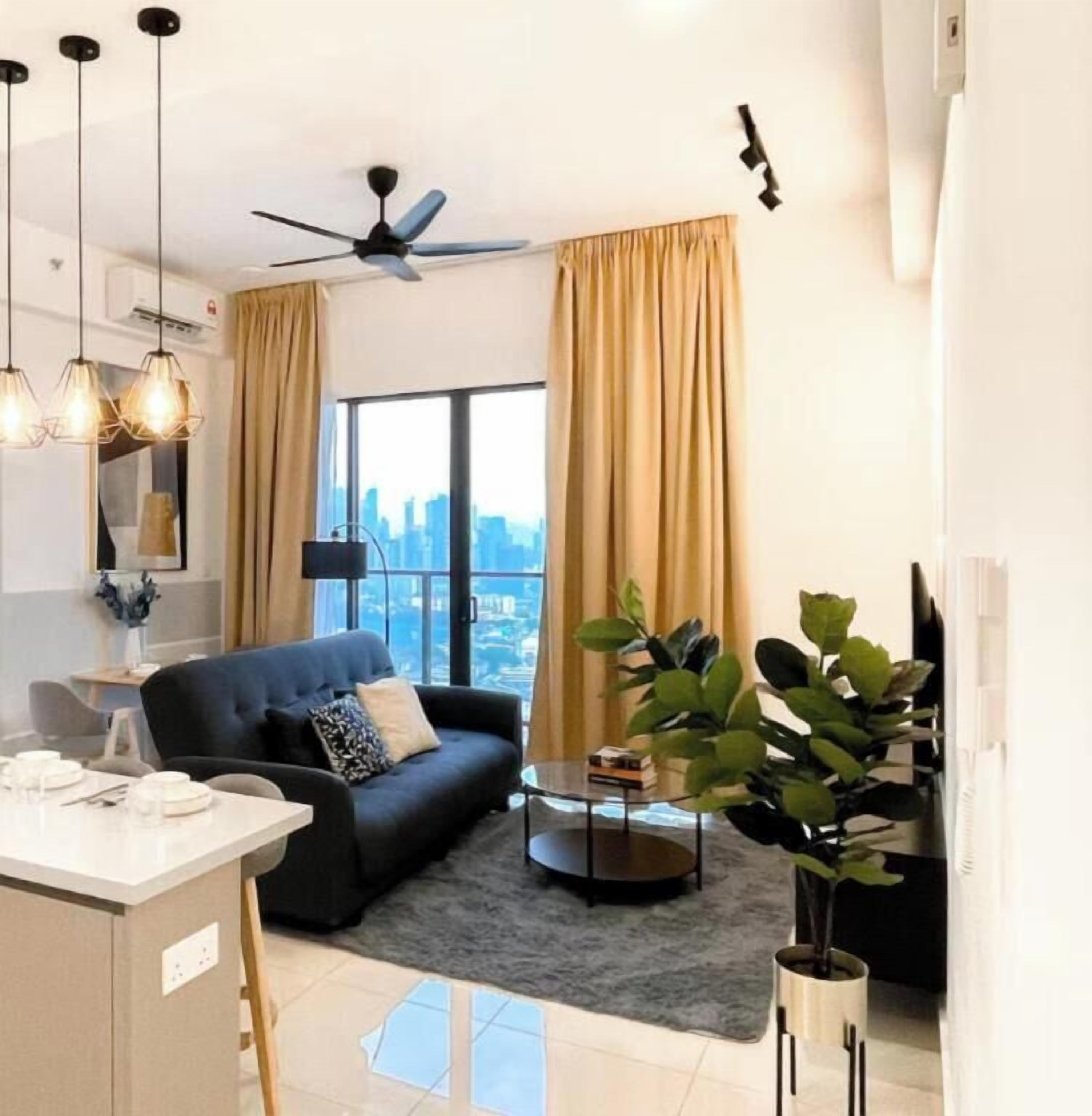 Deluxe 2 Bedroom 2 Bathroom | Living area