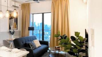 Deluxe 2 Bedroom 2 Bathroom | Living area