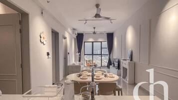 Standard 2 Bedroom 2 Bathroom | Dining