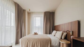 Blackout curtains, iron/ironing board, free WiFi