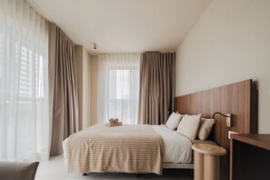 Estudio, vistas a la ciudad | Cortinas opacas, tabla de planchar con plancha, wifi gratis