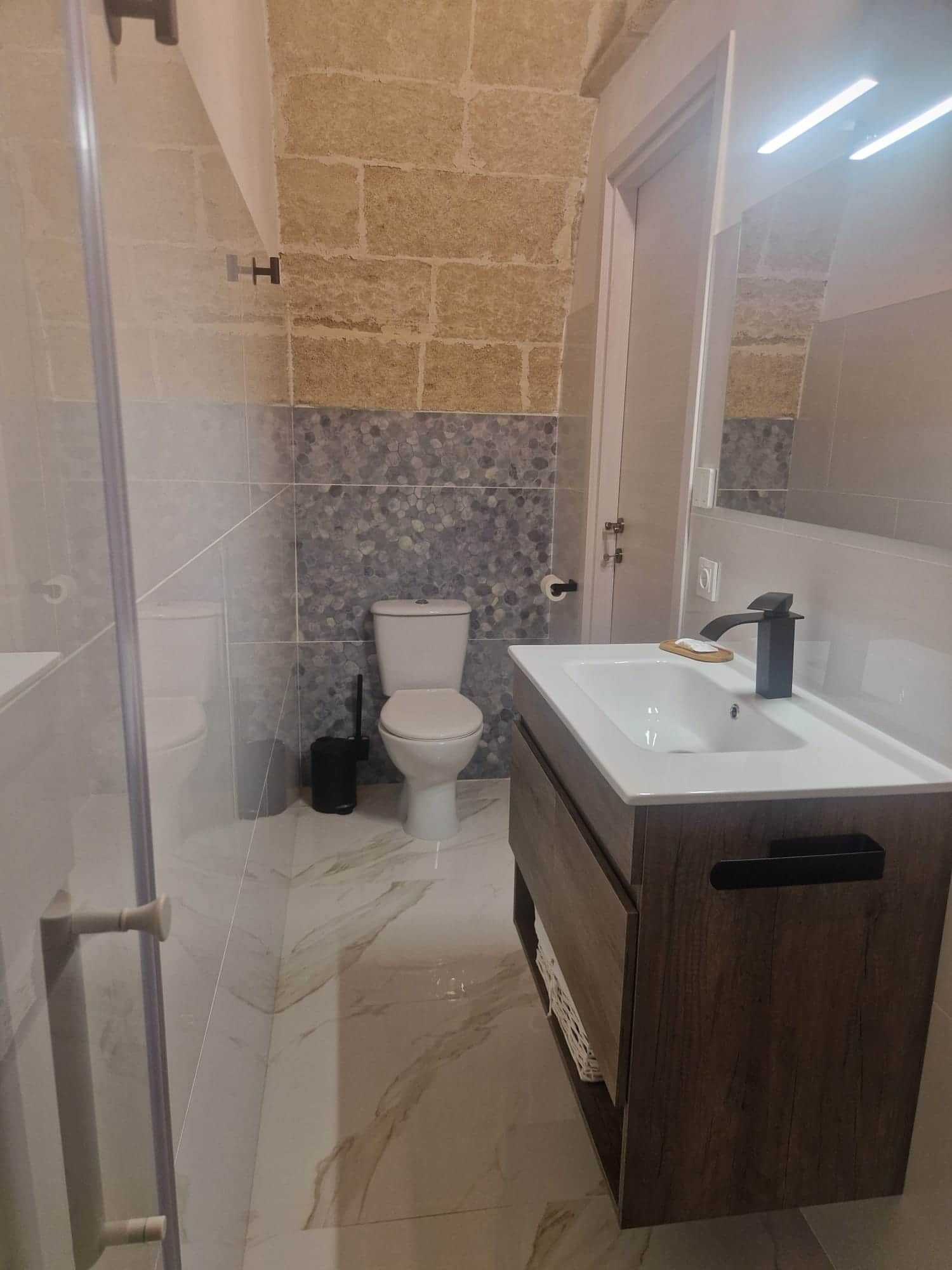 Shower, towels