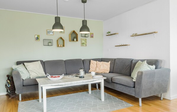 Smart TV - Nice home in Løgstør with house sea view (Løgstør)