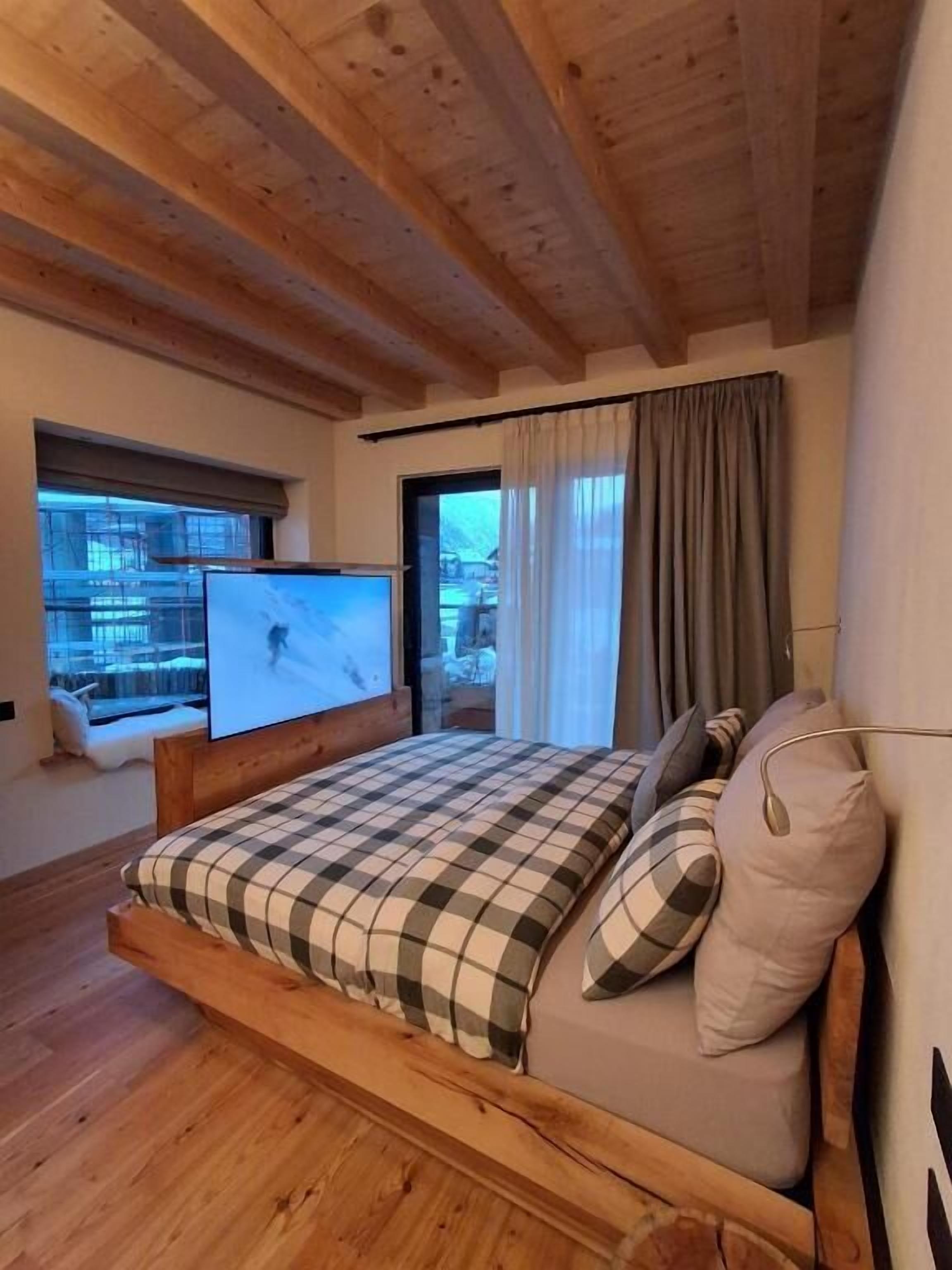 Doppelzimmer, Balkon, Bergblick | Zimmersafe, Verdunkelungsvorhänge, kostenloses WLAN