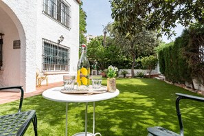 Outdoor dining - MalagaSuite Casita Cipres (Torremolinos)