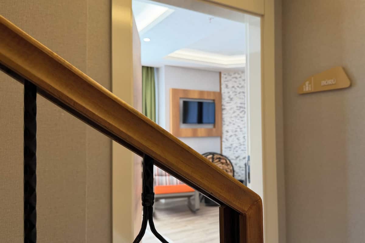 Habitación triple, balcón, vista al valle | Interior
