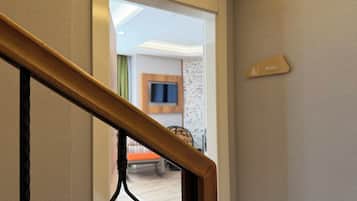 Triple Room, Balcony, Valley View | Interior