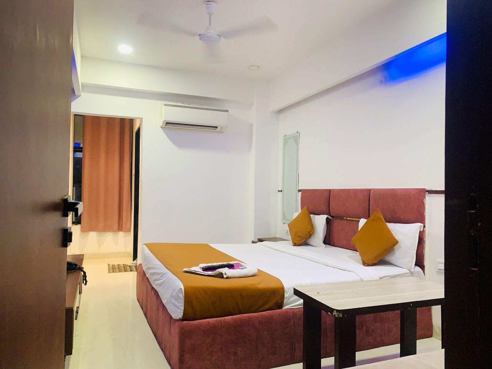 Deluxe Room | Desk, free WiFi